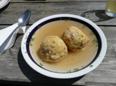 Speckknödelsuppe Speckknödelsuppe